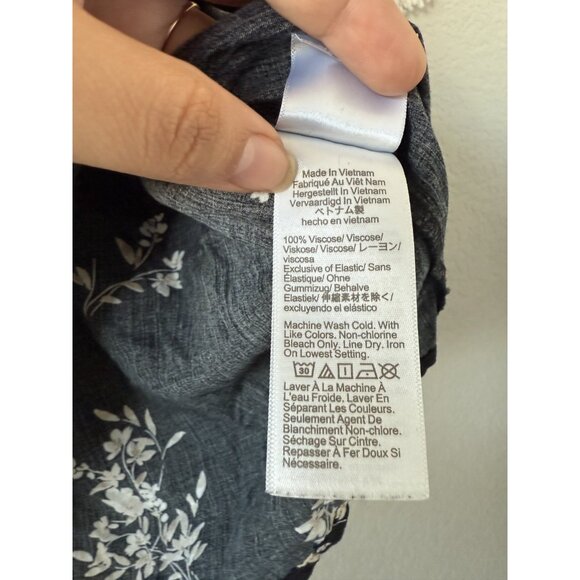 J. Crew Black Floral Smocked Long Sleeve Top Boho Feminine Relaxed Peasant XS - Picture 8 of 9